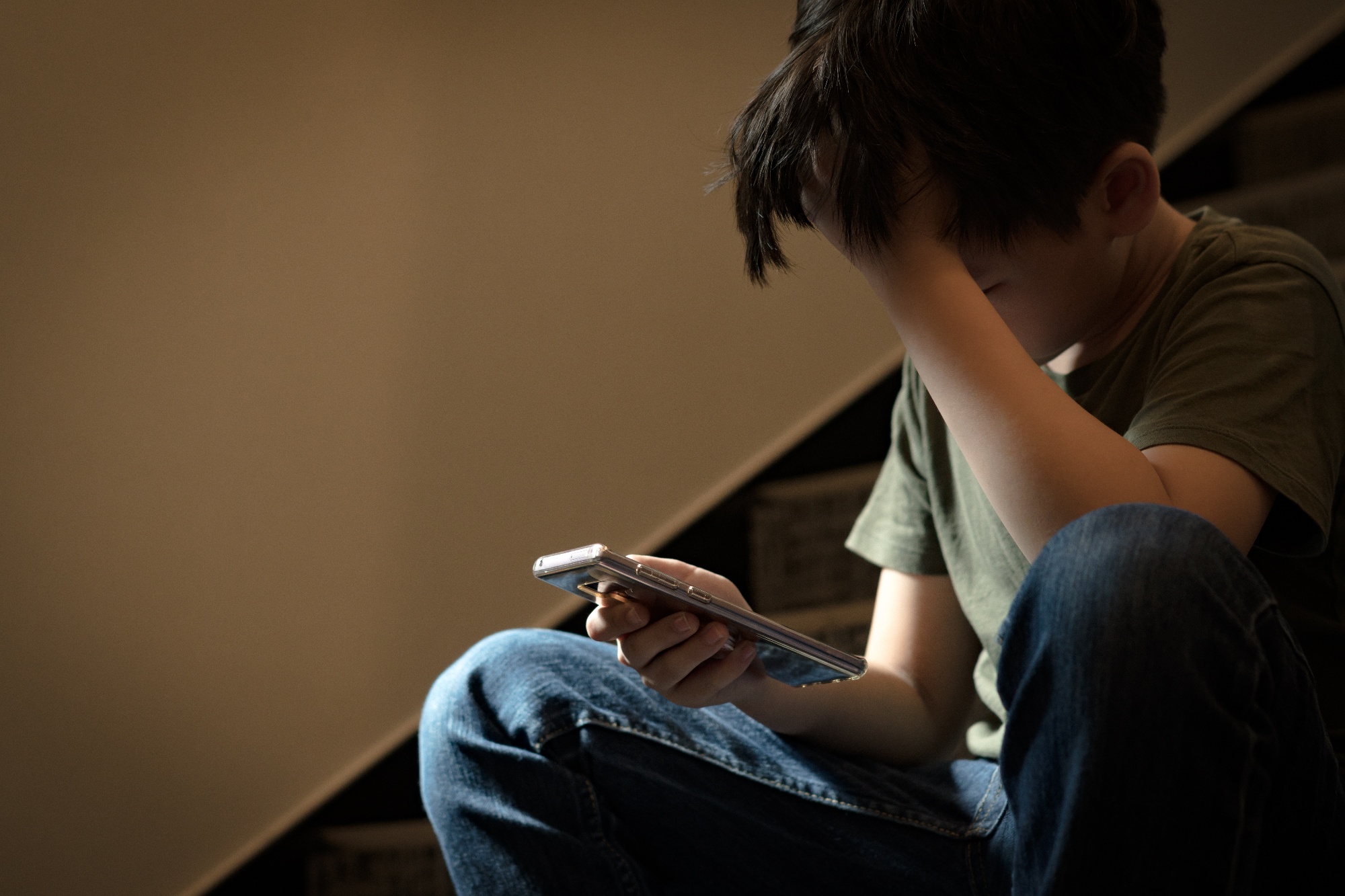 What Parents Need to Know About Cyberbulling-1
