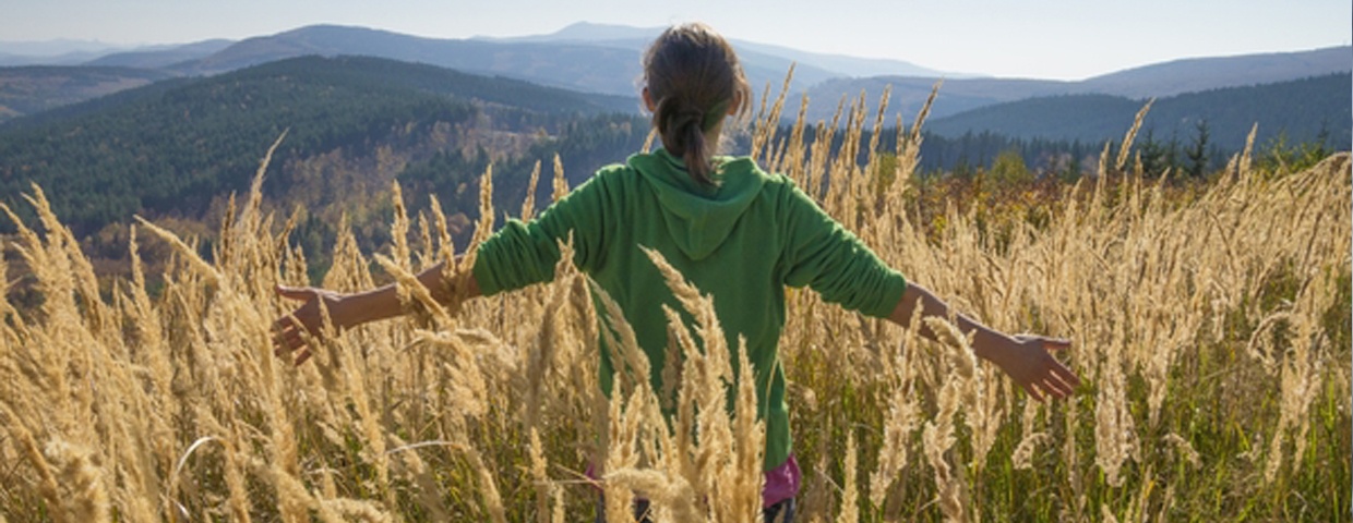 girl in idaho field